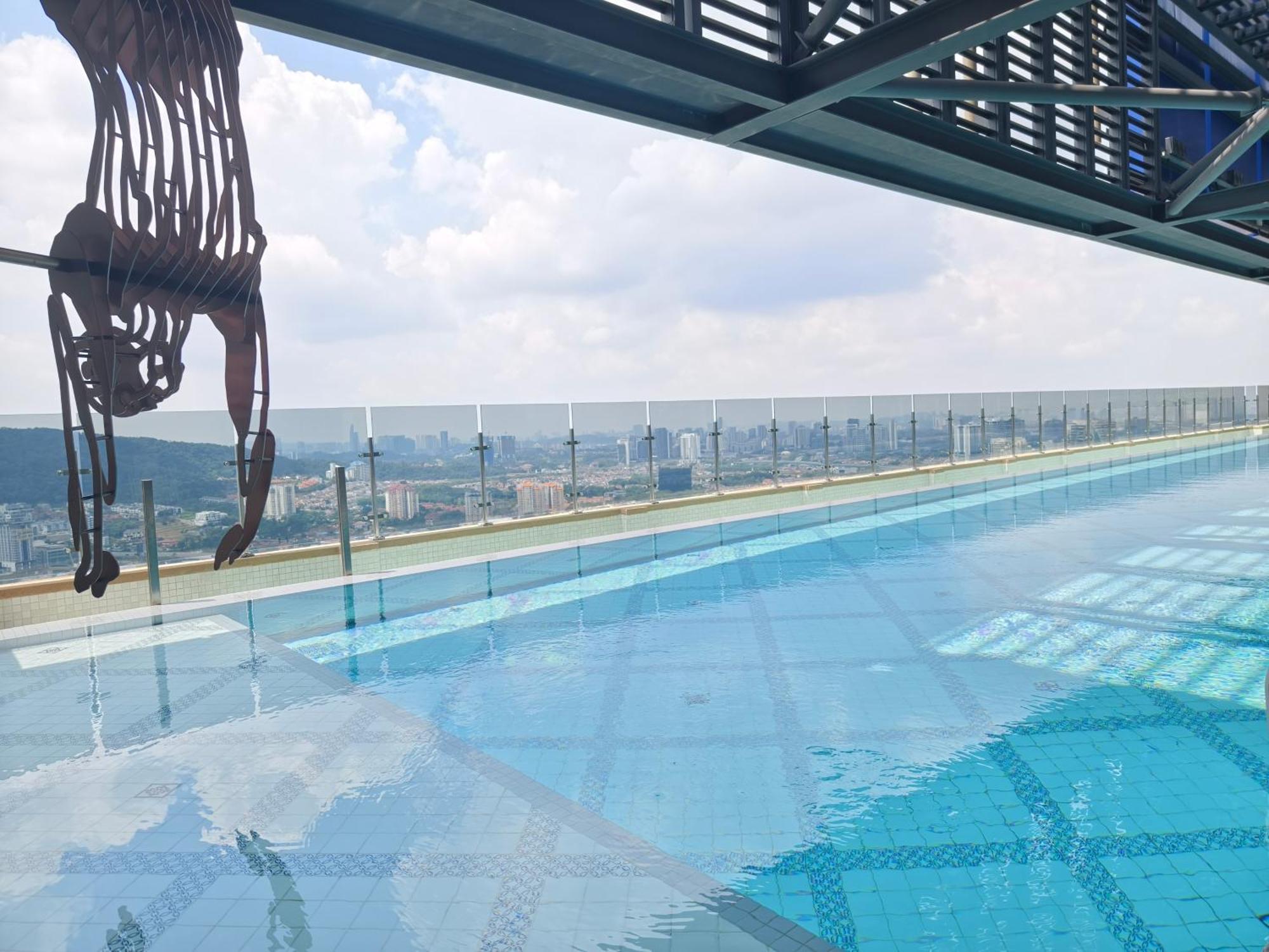 Mossaz Suites Empire City By Starwood Petaling Jaya Exterior photo